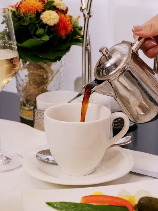 09_fruehstueck_tisch-kaffee.png